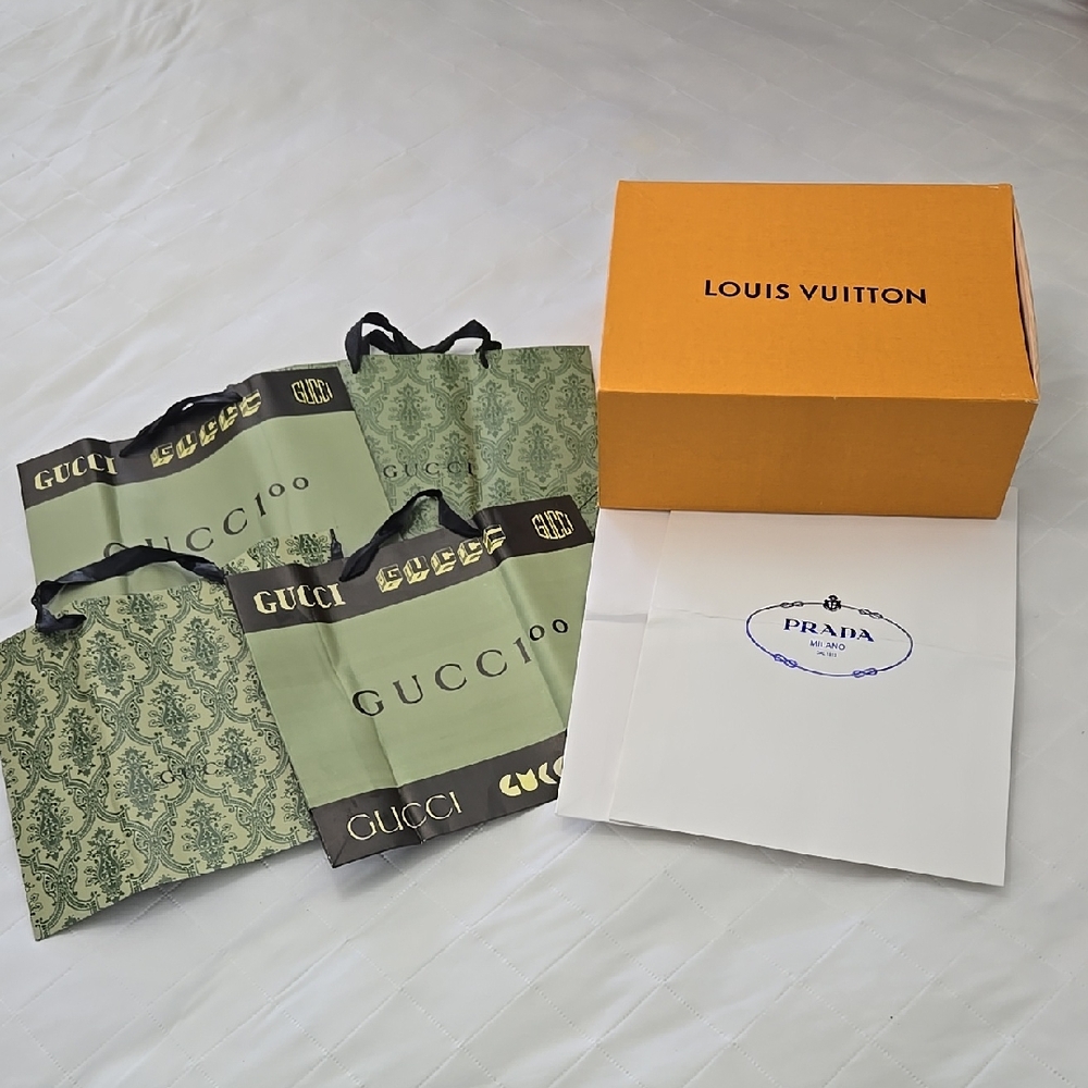 Box And Shopping Bag Gucci, LV